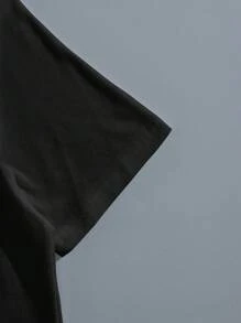 Manfinity Homme 男士時尚線條設計印花大尺碼短袖t恤