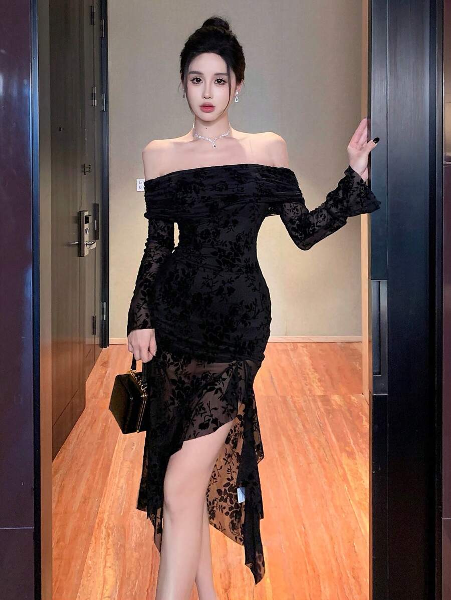 DAZY 黑色印花露肩长袖修身中长连衣裙，采用植绒和网纱面料，优雅正式，适合舞会、新年、情人节等场合。 - 黑色 - 查看 1