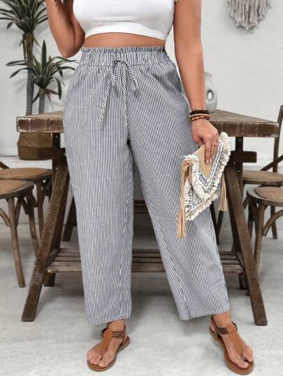 SHEIN VCAY Pantalones rectos de pierna corta con cintura de volantes a rayas, pantalones casuales de resort estilo bohemio en tallas grandes