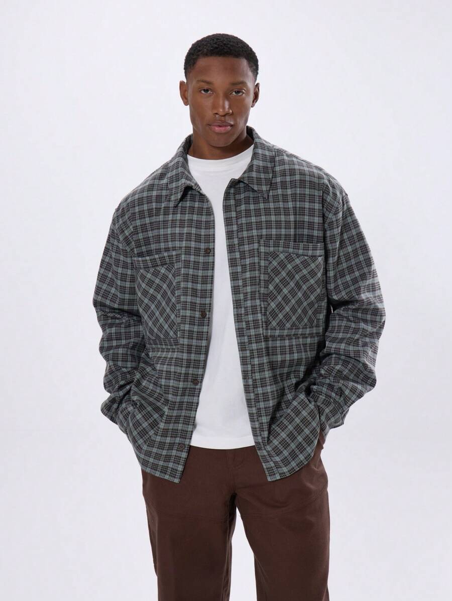 Musero 长袖宽松格纹法兰绒衬衫，双贴袋设计，适合秋冬季穿着。