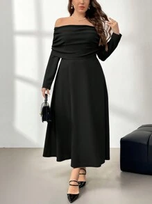 Firerie Robe longue noire stretch, décontractée et confortable, avec épaules dénudées, volants aux épaules, coupe évasée. Élégante pour le travail.