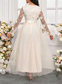 SHEIN Lady 情人节/新年派对/适合日常工作穿着/四季皆宜的米色蕾丝立体花朵拼布婚纱优雅女士长裙 - 米色 - 查看 3