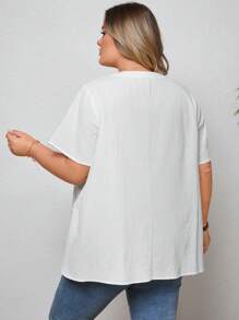 SHEIN CURVE+ 女士大码休闲宽松舒适棉质刺绣 V 领短袖衬衫 - 白色 - 查看 2