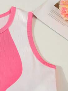 SHEIN Tween Girls 2 Pieces Set: Fitted Knit Round Neck White/Pink Top And Distressed Light Wash Denim Shorts - Multicolor - View 3