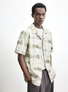 Maija Camisa Social Masculina Novidade do Verão 2025, com Estampa Tie-Dye Listrada, Ajuste Folgado Regular, Cor Sólida, Gola Padre, Abotoamento Único, Bolso, Versátil para Uso Diário, Encontros, Passeios, Férias, Ideal para o Dia dos Namorados