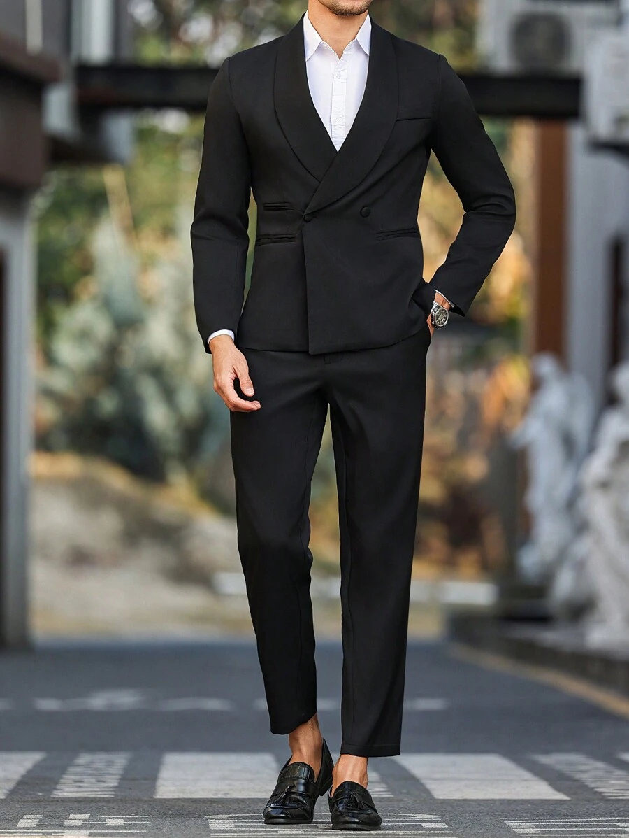 Manfinity Bizformal 男士商务通勤套装,采用缺口翻领设计的黑色西装套装,适合商务宴会、婚礼和日常工作等各种场合。这款西装是送给男朋友或老公的绝佳礼物。男士纯色西装套装:上衣和裤子,简约时尚休闲日常穿着,男士正装西装,男士正装西装,男士休闲西装,男士两件套西装 - 黑色 - 查看 1