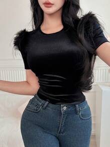 DAZY Damen T-Shirt mit Samt und Federn-Besatz für den Valentinstag