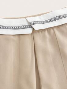 SHEIN ICON 撞色翻腰褶饰高低黑色迷你裙 - 卡其色 - 查看 4