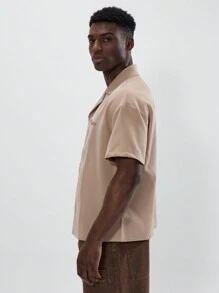 Musero 超大款短袖翻领纽扣刺绣品牌标识细节，春夏必备单品 - 咖啡棕 - 查看 2