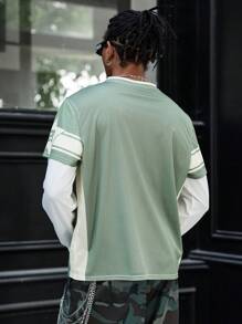 Manfinity Roghcode 男式纯色拼布长袖数字印花休闲套头棒球运动衫 - 軍綠色 - 查看 2