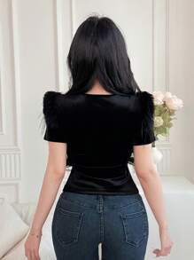 DAZY Damen T-Shirt mit Samt und Federn-Besatz für den Valentinstag