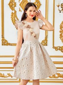 SHEIN Aplicație florală elegantă, mânecă cu decor din dantelă aurie, cămașă cu gât rotund și set de fuste din satin jacquard cu tiv pliat, auriu șampanie