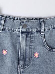 Conjunto de 2 piezas de estilo Y2K para vacaciones para niñas preadolescentes, nuevo y a la moda, conjunto versátil diario casual con top de tirantes acanalado floral de efecto vintage desgastado y shorts de efecto denim - Azul lavado medio - Ver 4