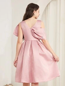 SHEIN Vestido de satén con decoración de cuello asimétrico, gran lazo y lazo plisado elegante para fiesta, para niña adolescente