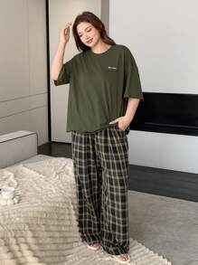 Dazy Petite Plus Bộ đồ ngủ in chữ trơn cỡ lớn kèm quần ngủ kẻ caro, màu xanh lá cây, phù hợp cho mọi mùa, trang phục - màu xanh lá - Xem 4