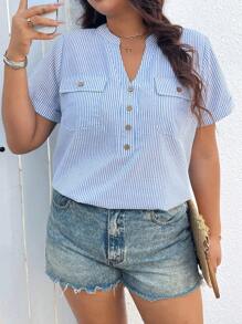 SHEIN LUNE 加大码短袖布质衬衫，简约条纹图案，木质纽扣装饰，缺口领春假波西米亚风棉质 - 藍色 - 查看 3
