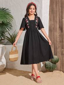 SHEIN Leap Crew Tween Girl Black Textured Retro Embroidered Vacation Dress, Mother And Daughter - Black - View 2