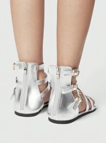 ROMWE Grunge Punk Minimalist Multi-Strap Crisscross Roman Sandals, Metal Buckle, Round Toe, Silver Color, Women PU Flat Sandals Suitable For Daily Commute, Shopping, Walking