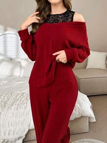 Conjunto de pijama con encaje, parche, hombro descubierto y tejido de waffle cómodo