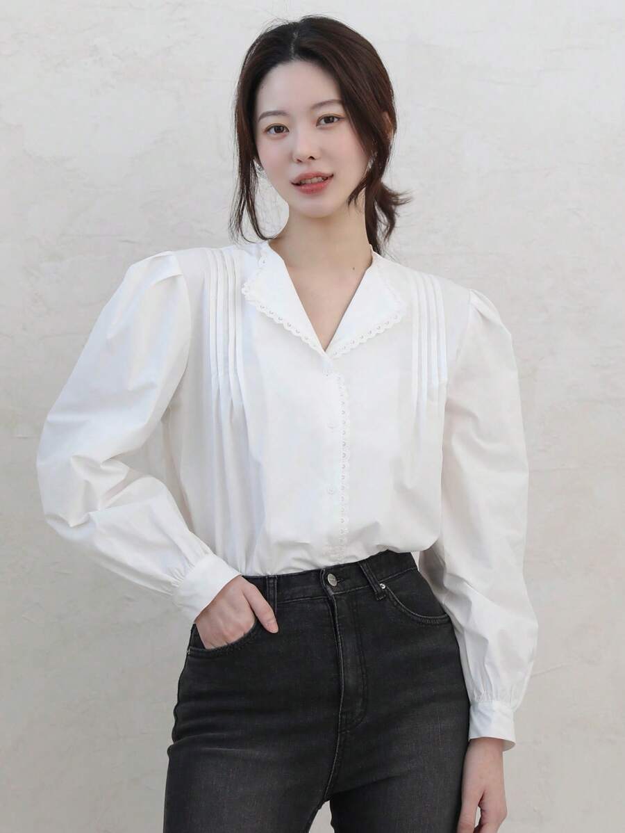 DAZY Koszula damska do biura z długim rękawem i luźnym plisowanym kołnierzykiem w serek - Biały - Zobacz 1