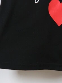 SHEIN Streecool Kids 1件男童情人节印花圆领短袖T恤。面料健康柔软舒适，款式简约时尚，简约时尚的英文字母图案设计，适合日常休闲穿着，适合4-7岁儿童的情人节礼物 - 黑色 - 查看 4