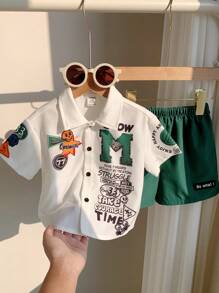 SHEIN Set de 2 piezas de ropa casual para niño pequeño, con camiseta de manga corta con estampado de letras y pantalones cortos de cintura elástica, adecuado para primavera/verano, apto para jugar al aire libre y usar en la calle