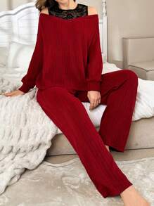 Conjunto de pijama con encaje, parche, hombro descubierto y tejido de waffle cómodo
