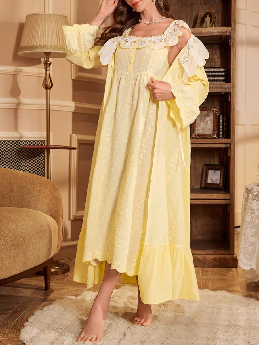 复古宫廷风刺绣女士吊带睡裙睡袍套装，适合假日、秋冬季节穿着