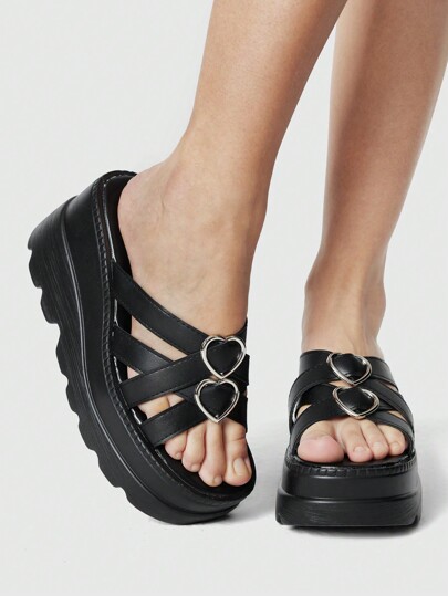 Goth Zapatos de mujer de estilo punk rock oscuro - Sandalias con correas, tachuelas y estilo gótico metálico, adecuados para playa de verano de punta abierta, plataforma y chanclas con forma de corazón