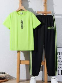 SHEIN 2 件 Tween Boy 活力休闲百搭字母印花短袖圆领 T 恤和松紧腰侧条纹运动裤套装，适合秋季、春季、夏季、日常穿着、户外、学校、街头、派对和休闲 - 彩色 - 查看 2