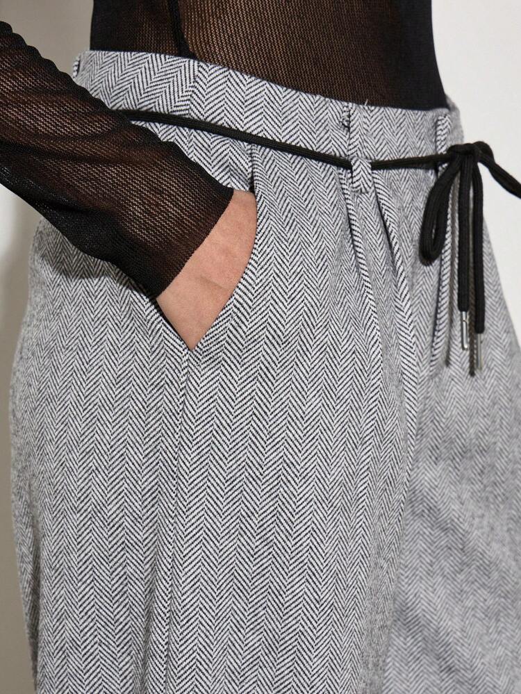 Eleganti pantaloni palazzo a spina di pesce in lana con coulisse a vita alta