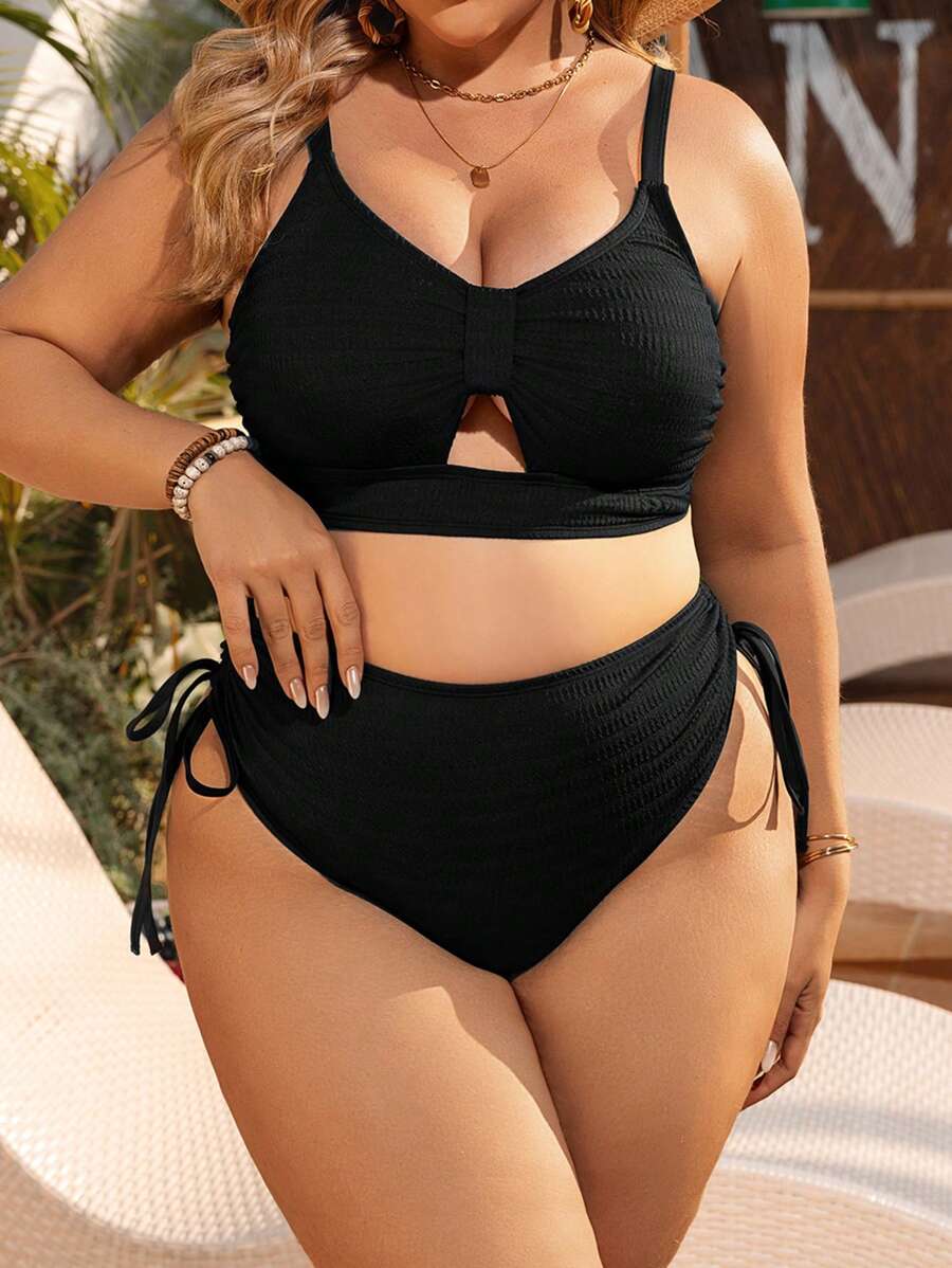 طقم بكيني نسائي قياسات كبيرة بخصر عال ذو رسن وجزء علوي مفرغ، أحادي اللون، مناسب للشاطئ والإجازات الصيفية - روز أحمر - مشاهدة 1