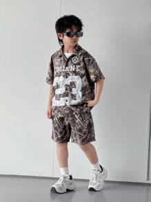 SHEIN 2 pièces Ensemble de chemise à manches courtes ample et shorts pour garçons pré-adolescents, imprimé feuilles, col polo, ouverture devant. Convient pour l'école, le jardin, la plage, l'anniversaire, le printemps, l'été, l'automne et l'hiver