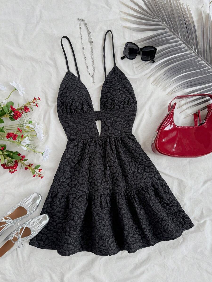 Soleia 性感细肩带 V 领 A 字形露背迷你连衣裙，简约而时尚 - 黑色 - 查看 1