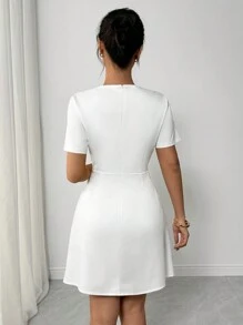 INAWLY فستان قصير أنثوي بياقة مستديرة وأكمام قصيرة، بتصميم بسيط مزين بفيونكة