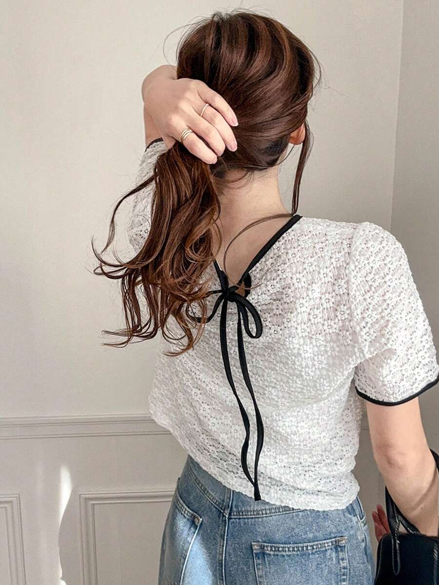 FRIFUL 1 件女式白色纹理 T 恤，撞色饰边，甜美短袖 T 恤，适合夏季可爱上衣 - 白色 - 查看 1