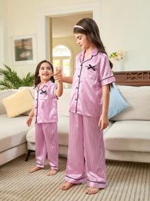 Tween-Mädchen Locker gewebtes Pyjama-Set mit rosa Streifenmuster und Schleifendekor zum Valentinstag, Kragen vorne offen, Kurzarm und Hose mit weitem Bein (2 Sets separat erhältlich) - Pink - Übersicht 1
