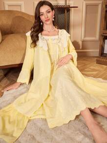 复古宫廷风刺绣女士吊带睡裙睡袍套装，适合假日、秋冬季节穿着