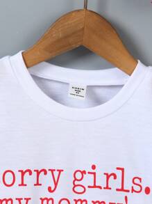 SHEIN 1 pieza Camiseta de manga corta con cuello redondo y estampado de carta para el Día de San Valentín para niños pequeños. Material saludable, suave y cómodo, con un estilo sencillo y de moda. Diseño con patrón de letras en inglés, sencillo y de moda, que muestra el encanto personal del niño pequeño. Adecuado para uso diario casual para niños de 4 a 7 años, para expresar su personalidad única.