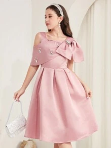 SHEIN Vestido de satén con decoración de cuello asimétrico, gran lazo y lazo plisado elegante para fiesta, para niña adolescente