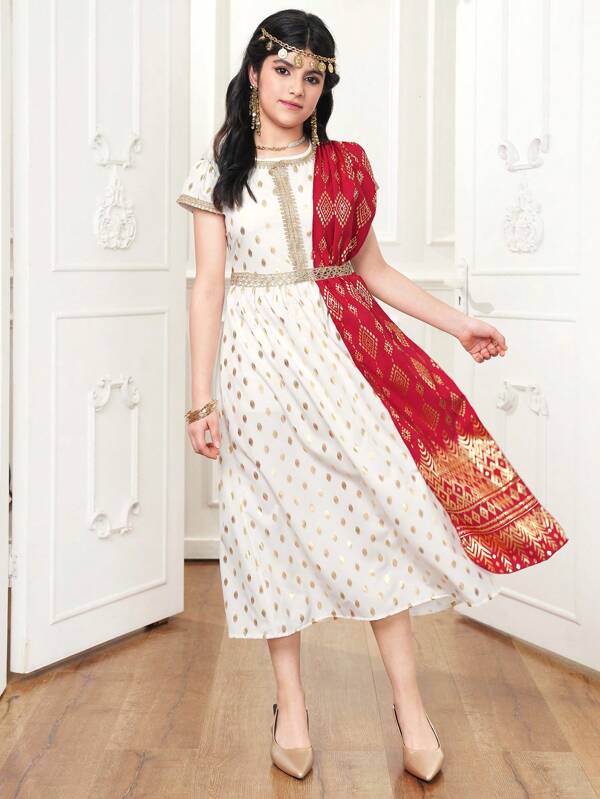 Vestido corto con estampado degradado y detalles de lámina para niña adolescente