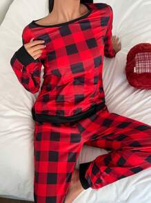 Conjunto de pijama de top sencillo de manga larga y pantalones con estampado a cuadros rojo y negro de cuello redondo para mujer