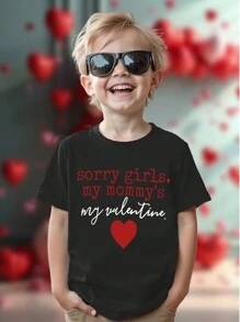 SHEIN Streecool Kids 1件男童情人节印花圆领短袖T恤。面料健康柔软舒适，款式简约时尚，简约时尚的英文字母图案设计，适合日常休闲穿着，适合4-7岁儿童的情人节礼物 - 黑色 - 查看 3