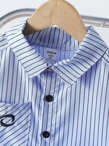 SHEIN Sommer-Freizeit-Urlaubsoutfit für Kleine Jungen – Kurzarmhemd mit Polokragen + lässige, lockere Shorts, 2 Stücke Set mit Krawatte