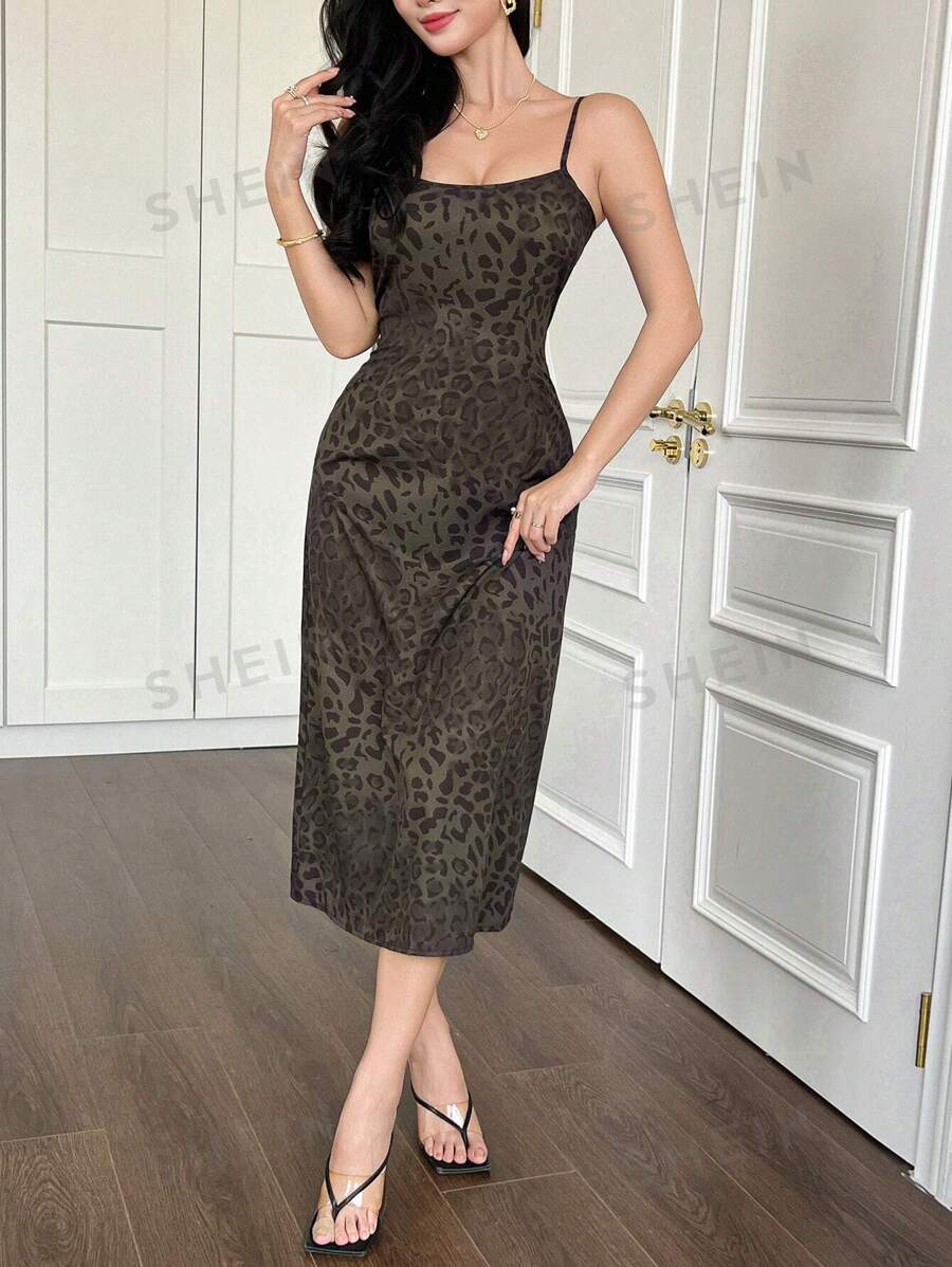 DAZY Vestido casual con estampado de leopardo, tirantes finos, abertura y estilo bohemio con estampado de guepardo para mujer