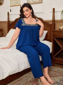 大码女式复古刺绣边方领睡衣套装