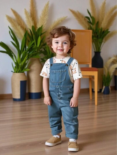 Vintaside Kids Conjunto de 2 piezas de camiseta de manga corta con cuello redondo y estampado lindo para niño pequeño y mono de mezclilla lavada, muy adecuado para fiestas y para lucir elegante. El encantador estampado de zorro en la camiseta agrega un elemento divertido y atractivo, complementando el mono de mezclilla para crear un estilo moderno y elegante para el pequeño.