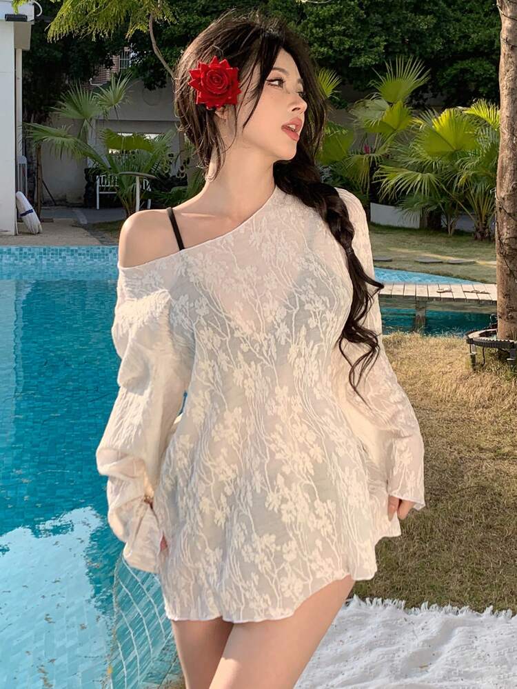 Robe de plage ample à manches longues avec col asymétrique, broderie florale. Couleur unie, convient pour les voyages et les vacances, idéale pour l'été