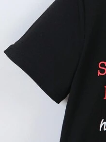 SHEIN Streecool Kids 1件男童情人节印花圆领短袖T恤。面料健康柔软舒适，款式简约时尚，简约时尚的英文字母图案设计，适合日常休闲穿着，适合4-7岁儿童的情人节礼物 - 黑色 - 查看 6