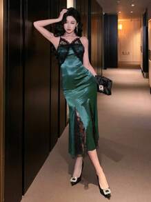 DAZY 性感修身连衣裙，采用缎面、薄纱蕾丝和亮片拼接而成，非常适合约会之夜、正式场合、舞会、派对、返校节、嘉年华等场合。 - 青碧色 - 查看 6